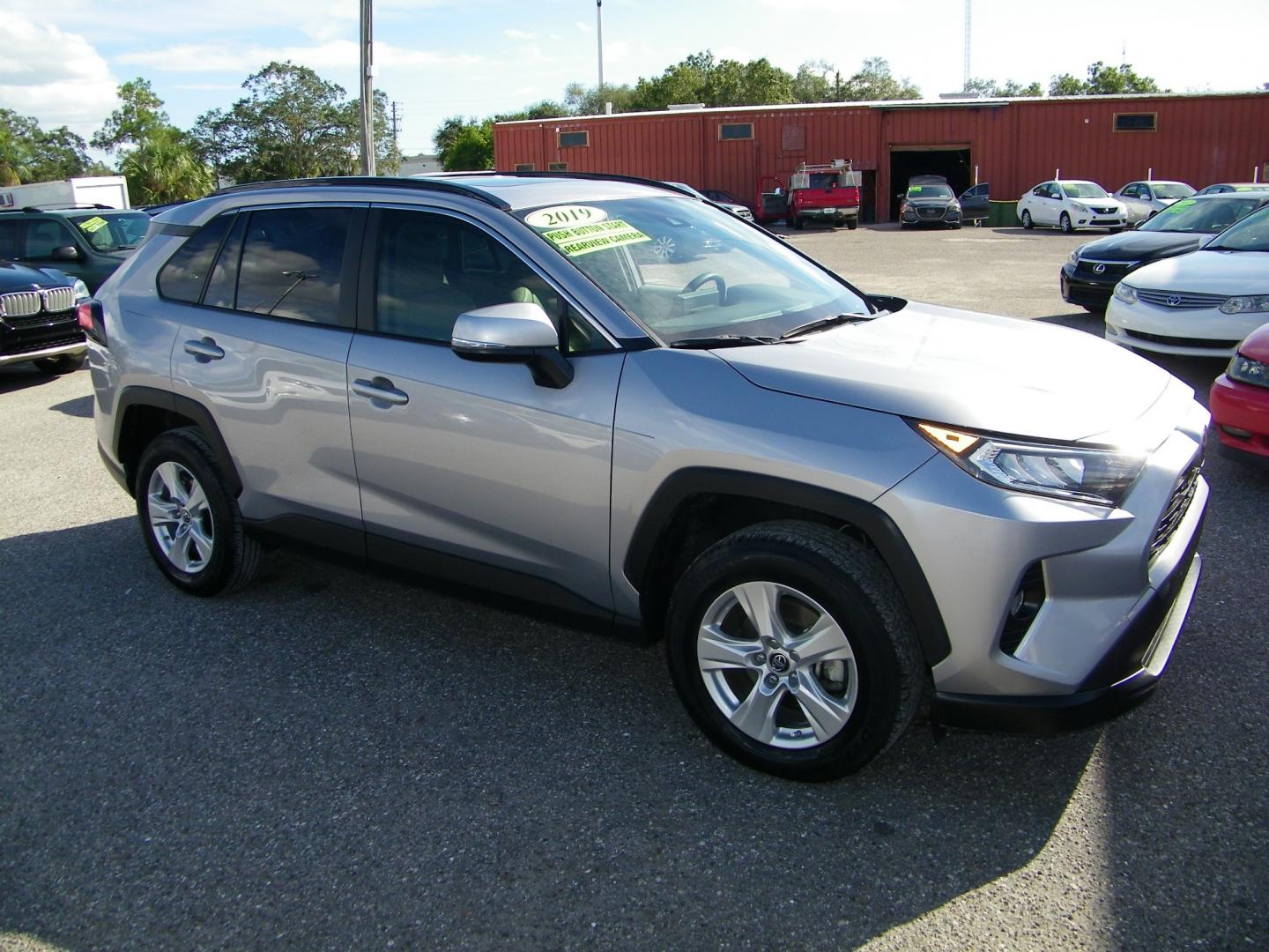 2019 Silver /Tan Toyota RAV4 XLE (JTMW1RFV2KD) with an 2.5L L4 DOHC 16V engine, 8A transmission, located at 4000 Bee Ridge Road, Sarasota, FL, 34233, (941) 926-0300, 27.298664, -82.489151 - Photo#7